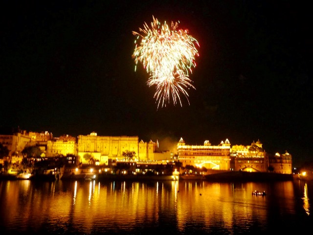 Diwali havai fişek gösterisi